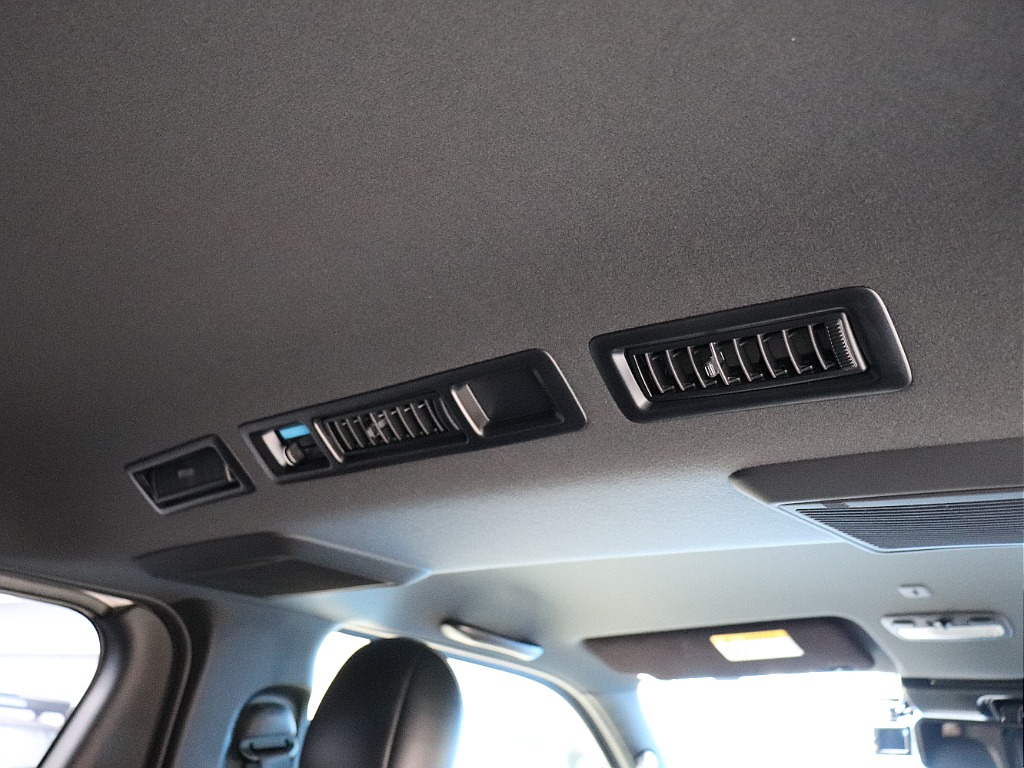 ハイエースの事なら専門店のフレックス福岡店へ！　現金を減らしにくいローン購入や、経費が使える法人様にぴったりのリースなどハイエースライフを始めるお手伝いをいたします！