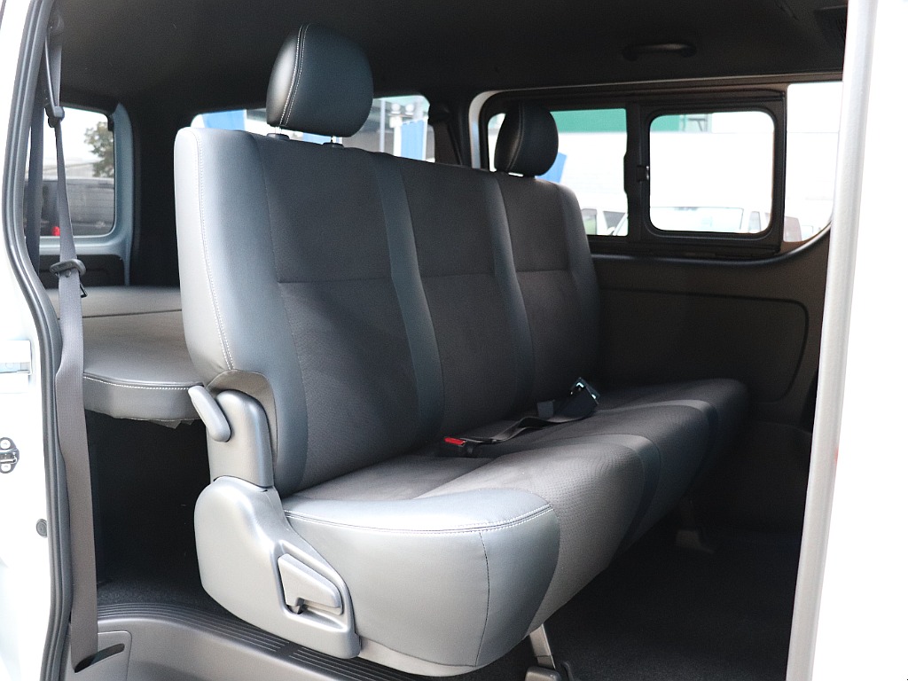 ハーフレザーシートで統一感高級感↑↑