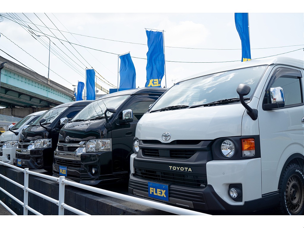 ハイエースの事なら専門店のフレックス福岡店へ！　現金を減らしにくいローン購入や、経費が使える法人様にぴったりのリースなどハイエースライフを始めるお手伝いをいたします！