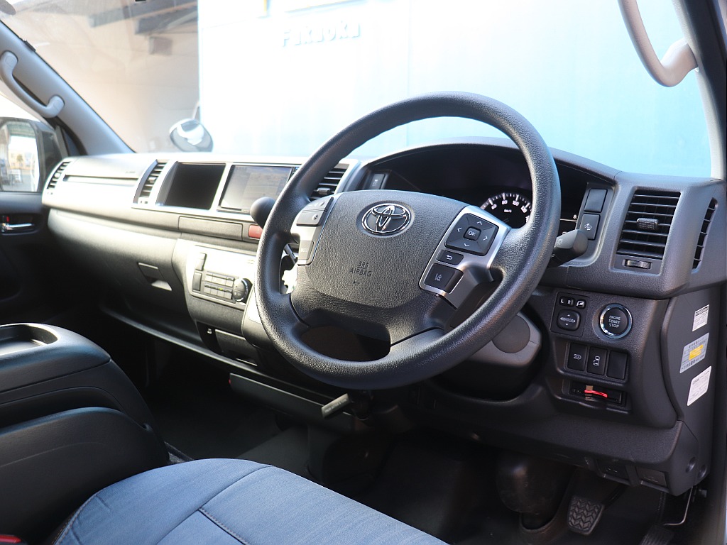 トヨタ ハイエース(2枚目)