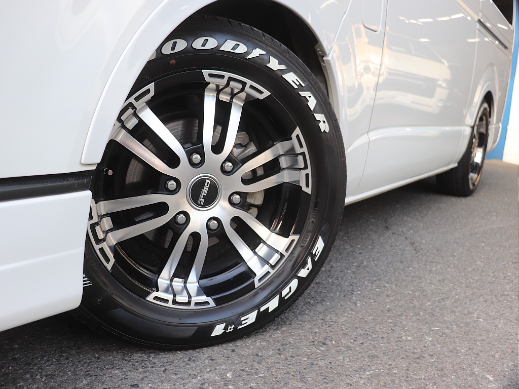 トヨタ ハイエース(4枚目)