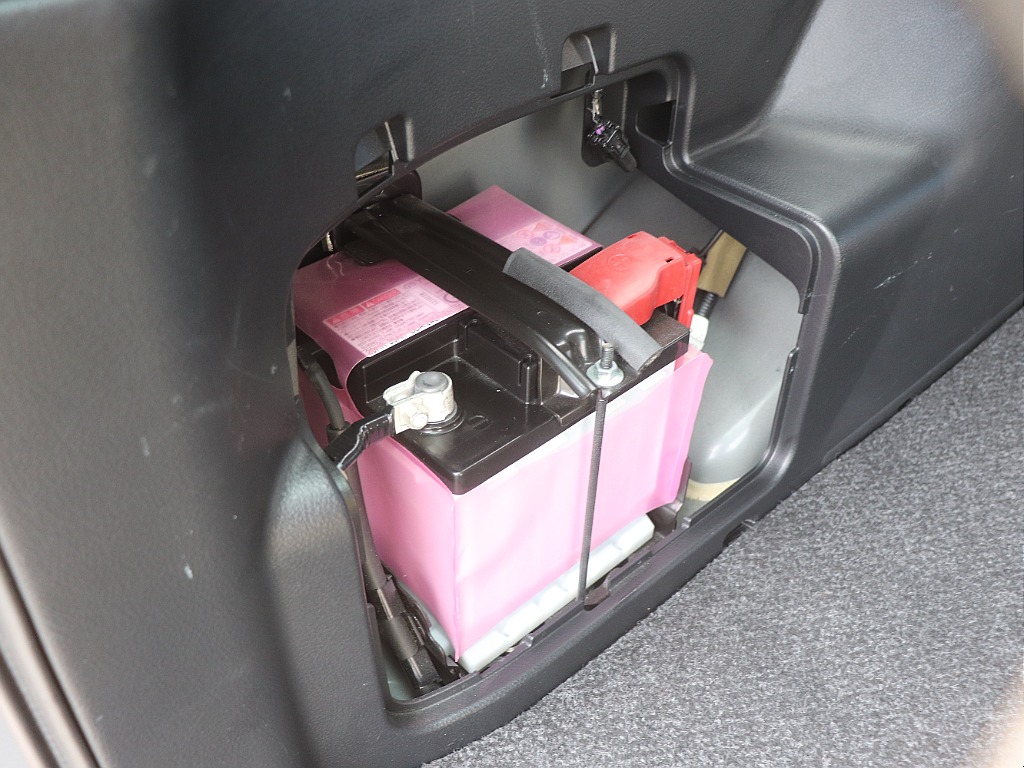 ハイエース福岡店は九州エリア最大級の取り扱い台数を誇る専門店です！キャンピングも取り扱い有り！