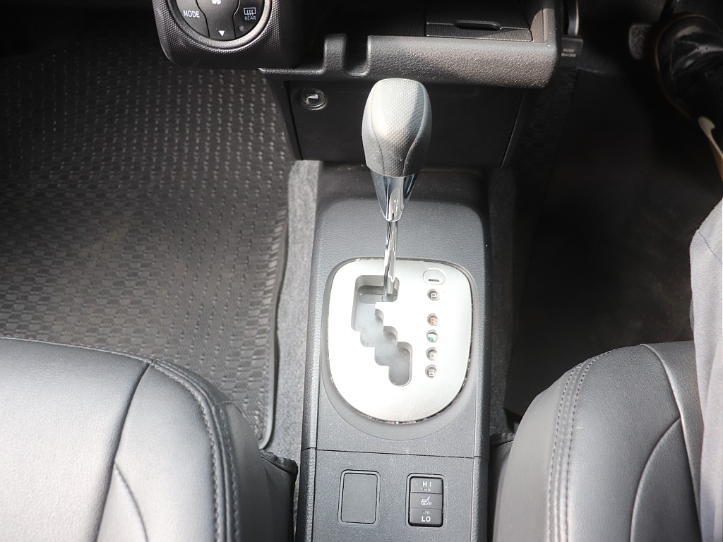 ハイエースの事なら専門店のフレックス福岡店へ！　現金を減らしにくいローン購入や、経費が使える法人様にぴったりのリースなどハイエースライフを始めるお手伝いをいたします！