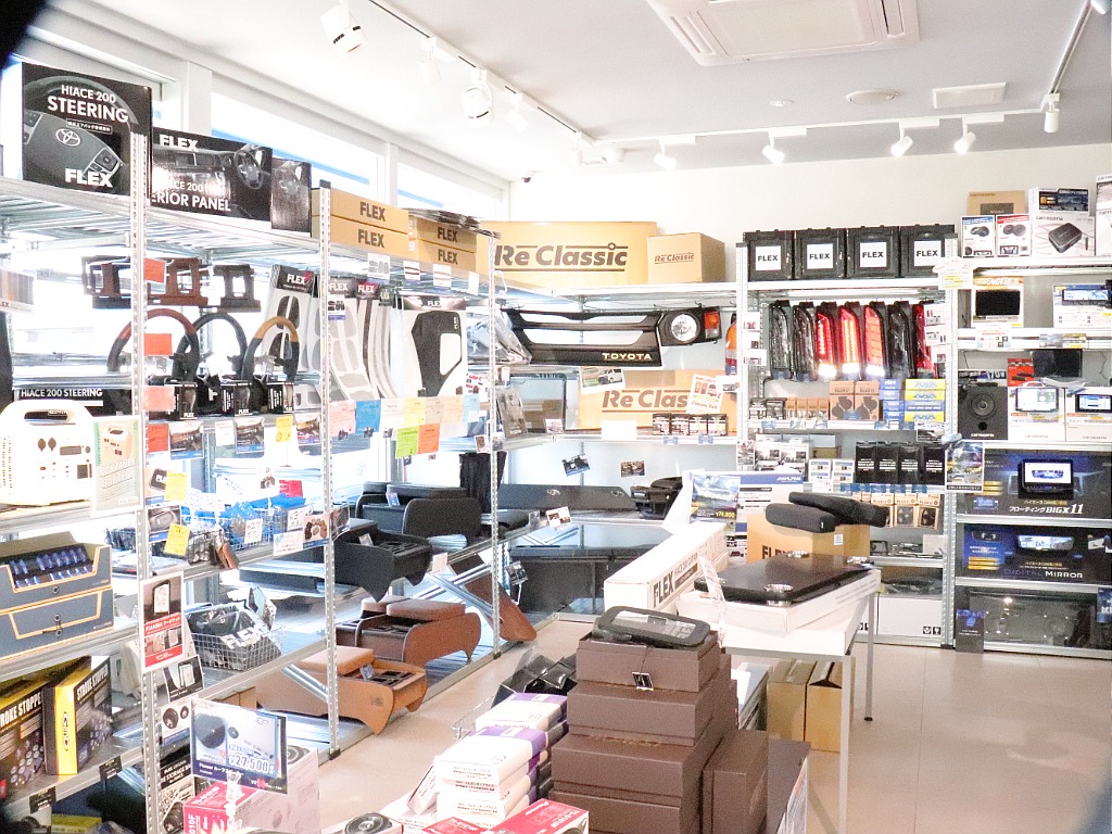 ハイエースの事なら専門店のフレックス福岡店へ！　現金を減らしにくいローン購入や、経費が使える法人様にぴったりのリースなどハイエースライフを始めるお手伝いをいたします！