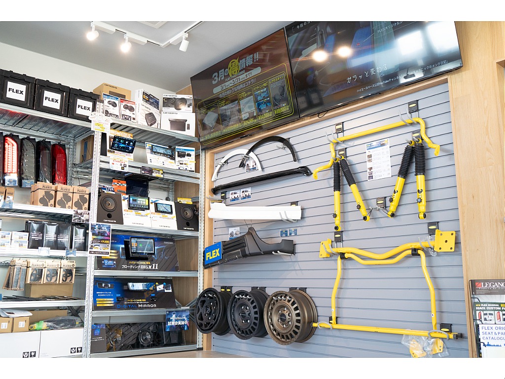 ハイエースの事なら専門店のフレックス福岡店へ！　現金を減らしにくいローン購入や、経費が使える法人様にぴったりのリースなどハイエースライフを始めるお手伝いをいたします！