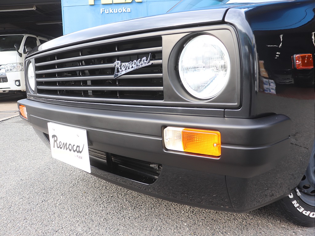 クラシックな丸目ヘッドライトにフェイスチェンジされています。これにより、レトロでおしゃれな雰囲気が生まれています。