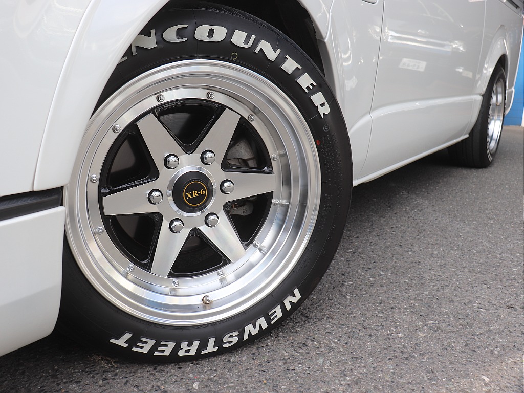 トヨタ ハイエースバン(4枚目)