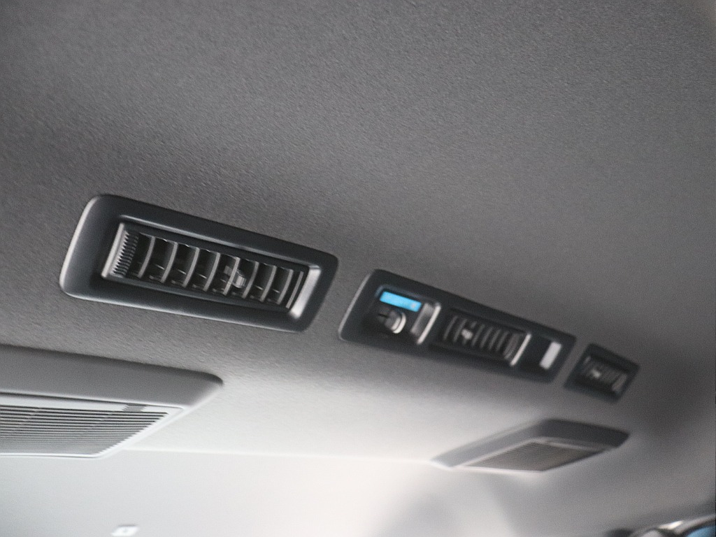 トヨタ ハイエースバン(34枚目)