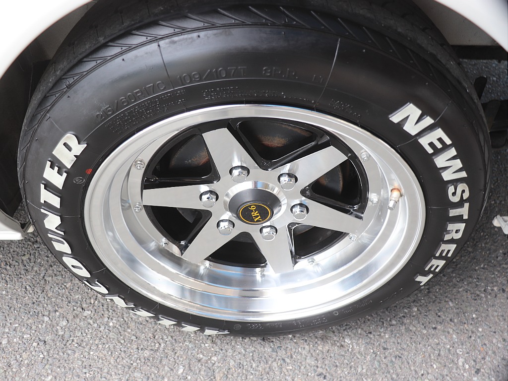 トヨタ ハイエースバン(5枚目)