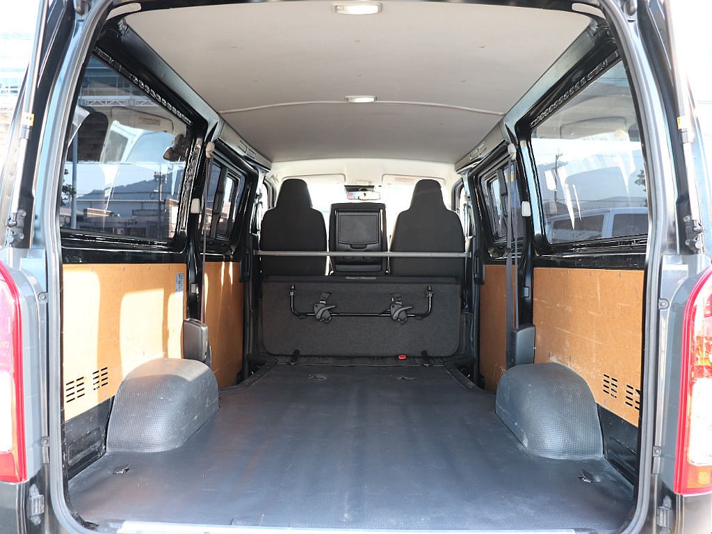 Dxならではの公大なラゲッジスペース！追加でベッドキット設置等追加カスタム大歓迎