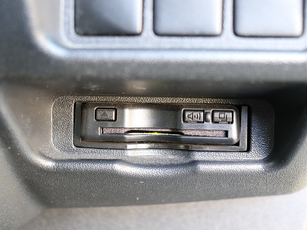 ハイウェイドライブの必需品ビルトインETC完備！セットアップ完了後お引渡しさせていただきます。