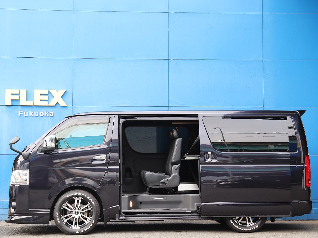 バンタイプは両サイドスライドドアでスムーズな乗り降り！