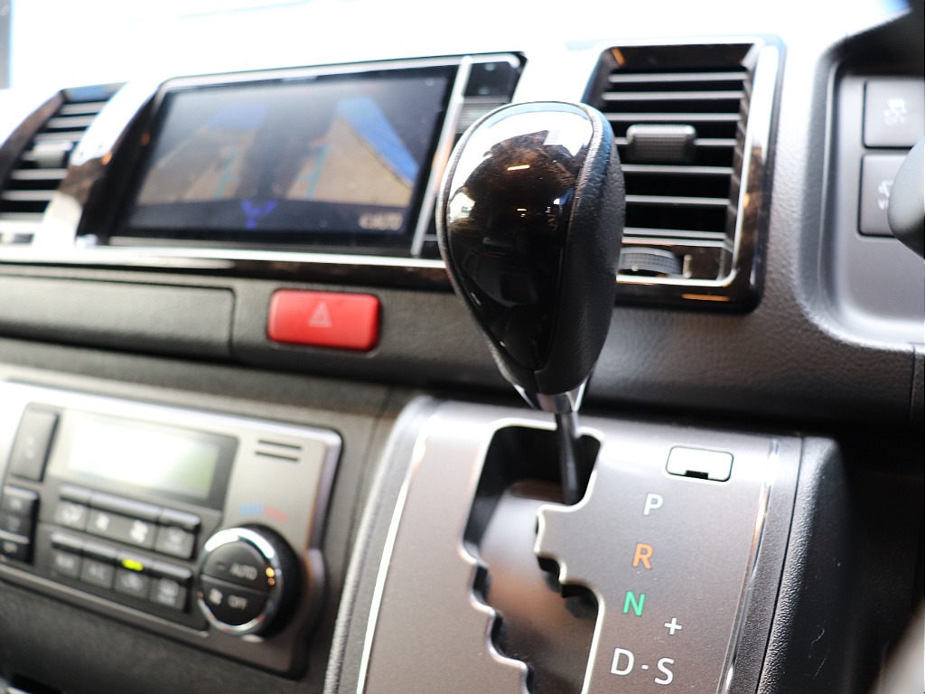 ハイエースの事なら専門店のフレックス福岡店へ！　現金を減らしにくいローン購入や、経費が使える法人様にぴったりのリースなどハイエースライフを始めるお手伝いをいたします！