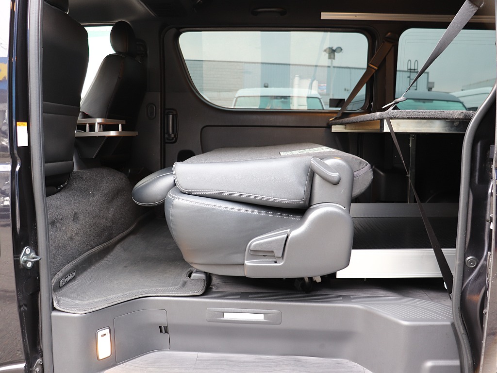 ハイエースの事なら専門店のフレックス福岡店へ！　現金を減らしにくいローン購入や、経費が使える法人様にぴったりのリースなどハイエースライフを始めるお手伝いをいたします！