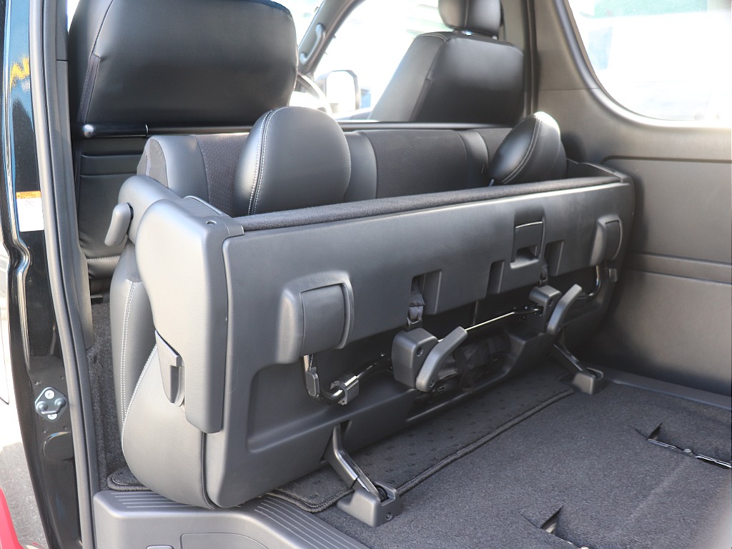 2列目シートを跳ね上げる事によってより広いスペースを確保