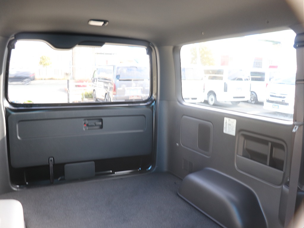 ハイエースの事なら専門店のフレックス福岡店へ！　現金を減らしにくいローン購入や、経費が使える法人様にぴったりのリースなどハイエースライフを始めるお手伝いをいたします！