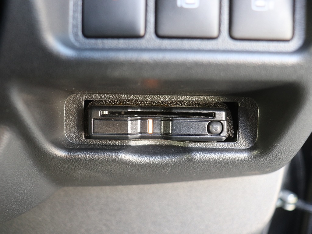 ハイエースの事なら専門店のフレックス福岡店へ！　現金を減らしにくいローン購入や、経費が使える法人様にぴったりのリースなどハイエースライフを始めるお手伝いをいたします！