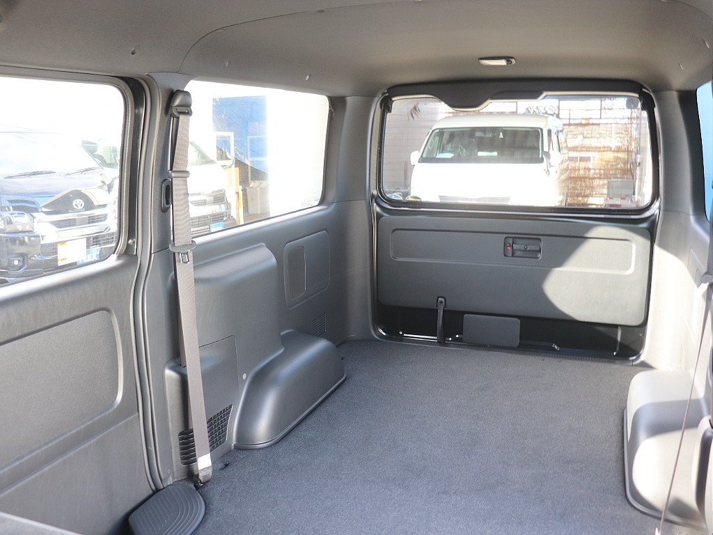 ハイエースの事なら専門店のフレックス福岡店へ！　現金を減らしにくいローン購入や、経費が使える法人様にぴったりのリースなどハイエースライフを始めるお手伝いをいたします！