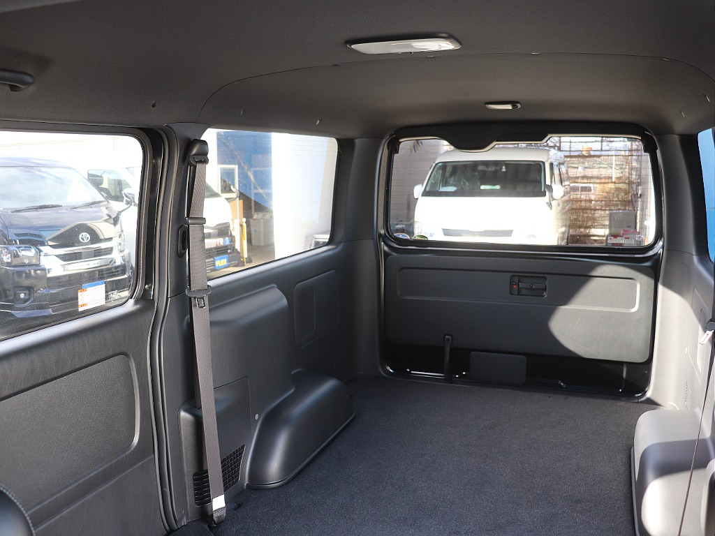 ハイエースの事なら専門店のフレックス福岡店へ！　現金を減らしにくいローン購入や、経費が使える法人様にぴったりのリースなどハイエースライフを始めるお手伝いをいたします！