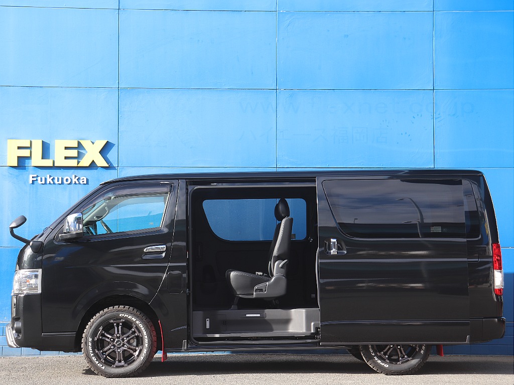 メーカーオプションのパワースライドドア完備