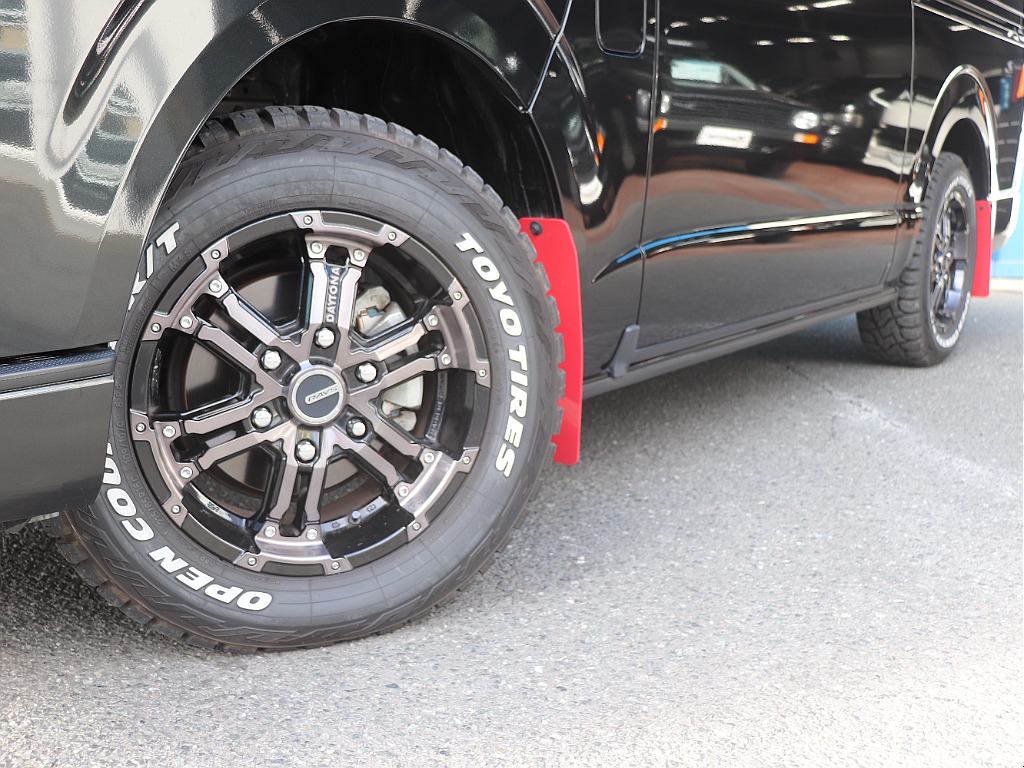 足回りには、RAYS　DAYTONA16インチAW、TOYOオープンカントリータイヤをインストール！