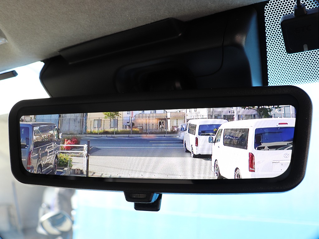 デジタルインナーは、後席に荷物が乗っていても後部を映し出してくれます♪