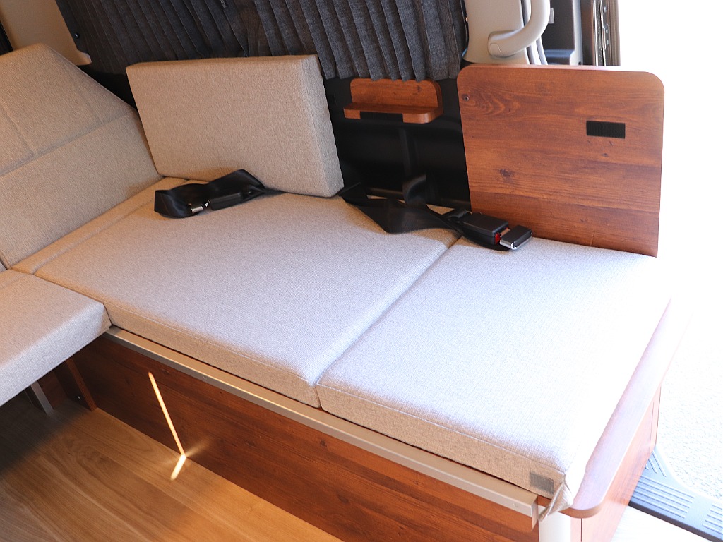 ハイエースの事なら専門店のフレックス福岡店へ！　現金を減らしにくいローン購入や、経費が使える法人様にぴったりのリースなどハイエースライフを始めるお手伝いを致します！