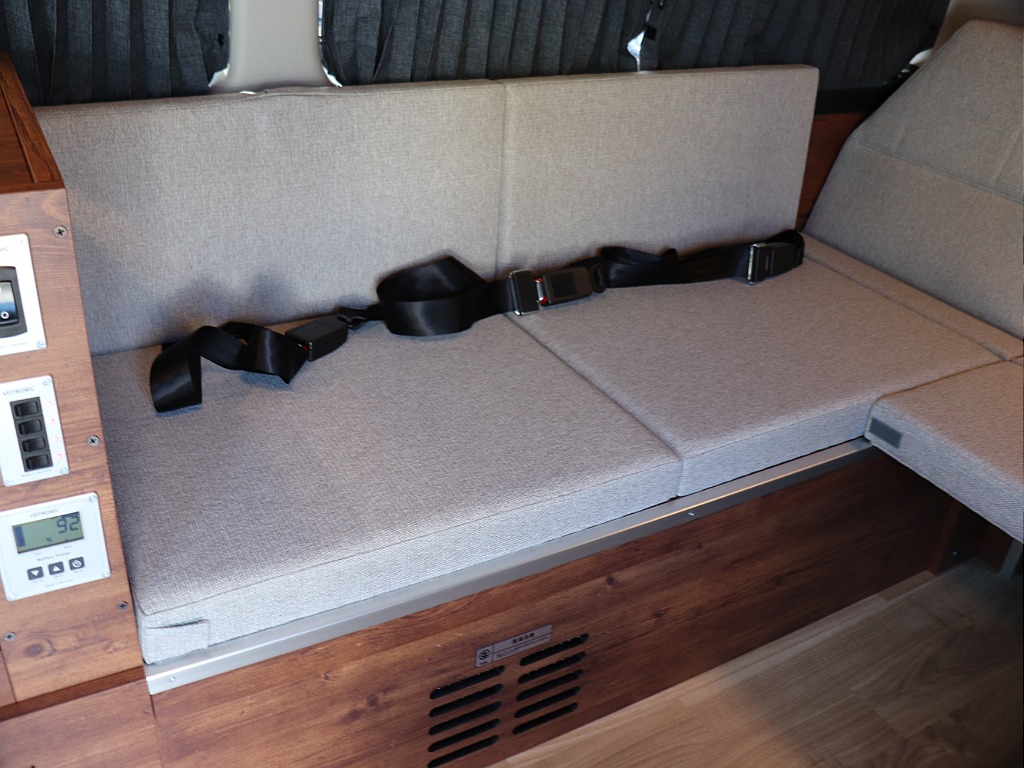 ハイエースの事なら専門店のフレックス福岡店へ！　現金を減らしにくいローン購入や、経費が使える法人様にぴったりのリースなどハイエースライフを始めるお手伝いを致します！