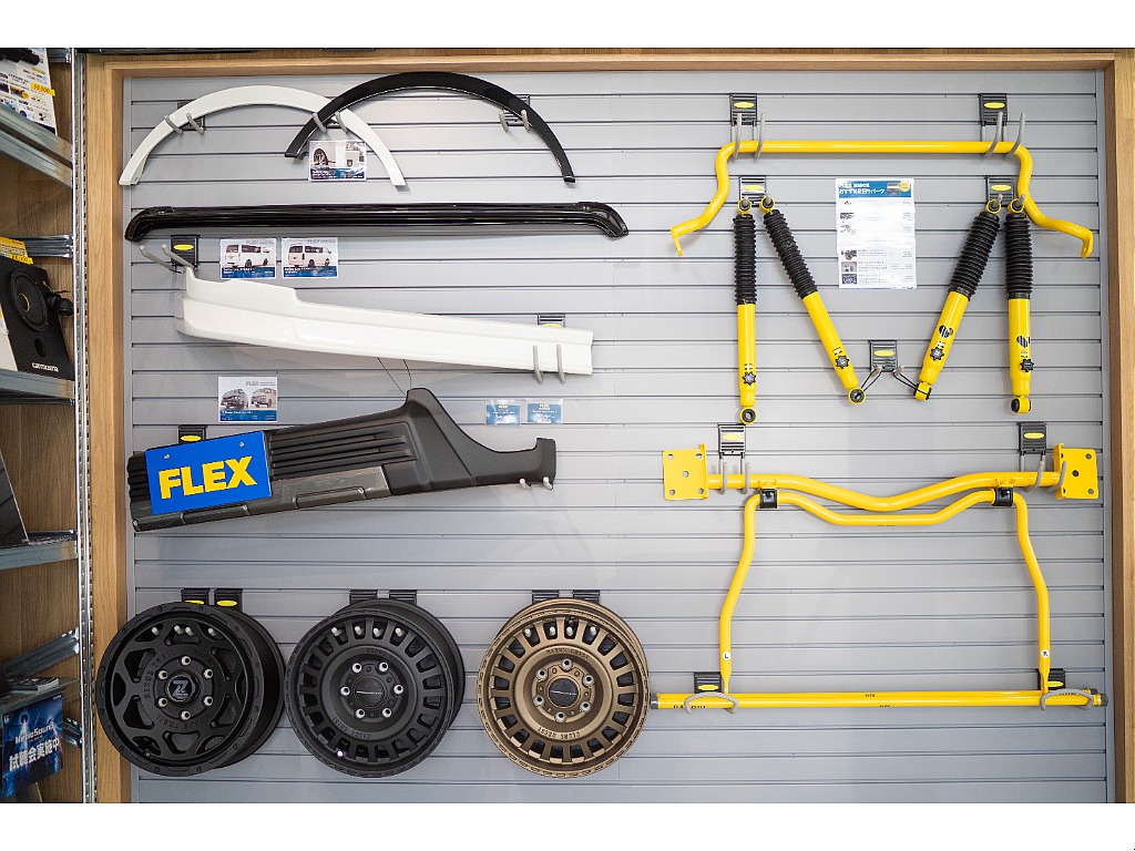 ハイエースの事なら専門店のフレックス福岡店へ！　現金を減らしにくいローン購入や、経費が使える法人様にぴったりのリースなどハイエースライフを始めるお手伝いを致します！