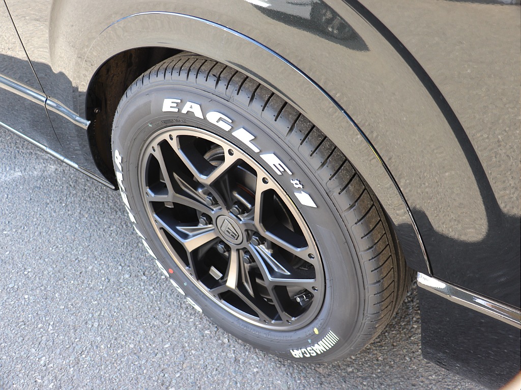 視覚的ローダウンの効果のあるオーバーフェンダーを装着！