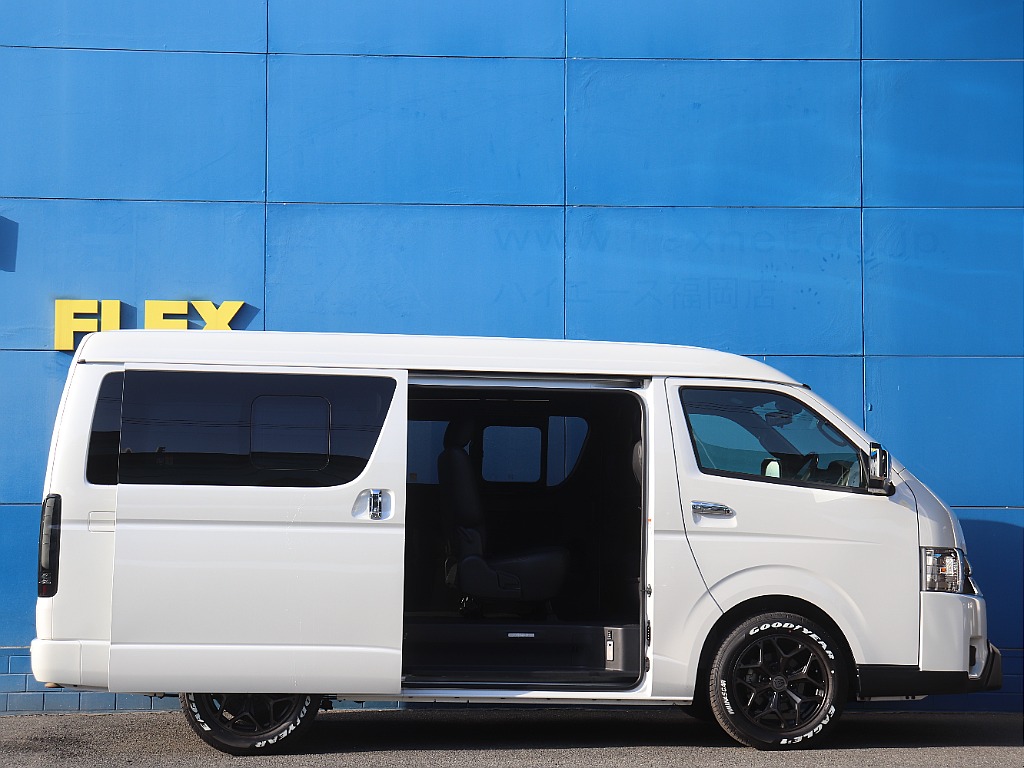 トヨタ ハイエースバン(6枚目)