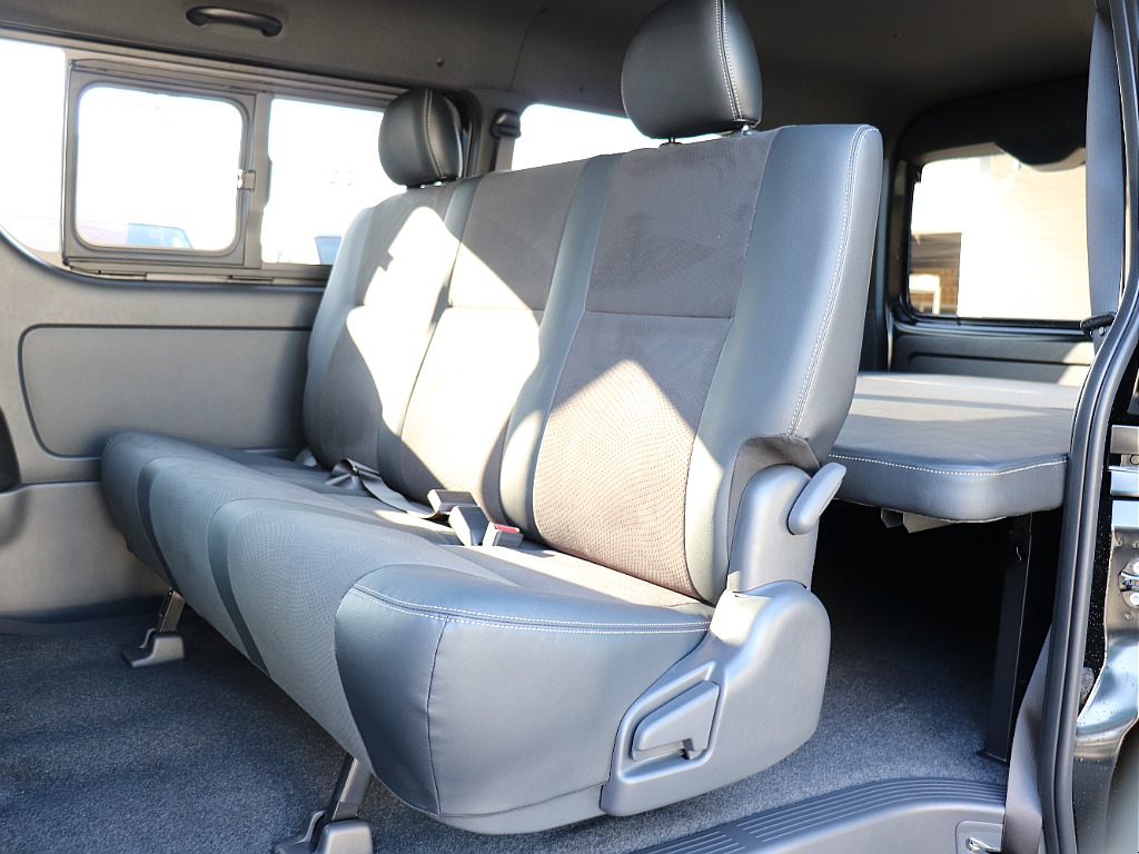 そのままではもちろん!追加でシートカバーお取付も可能です♪