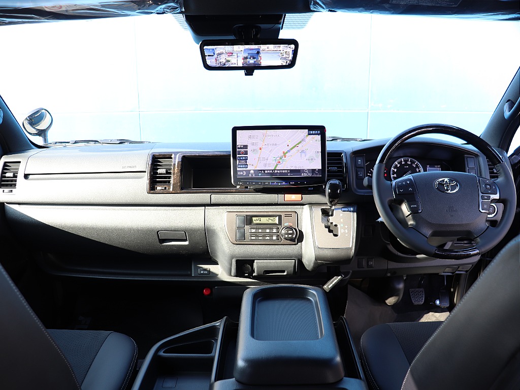 ハイエースの事なら専門店のフレックス福岡店へ！　現金を減らしにくいローン購入や、経費が使える法人様にぴったりのリースなどハイエースライフを始めるお手伝いを致します！