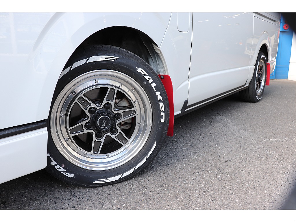 トヨタ ハイエース(4枚目)