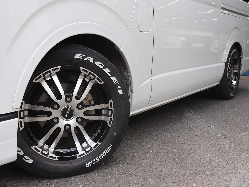 トヨタ ハイエース(4枚目)