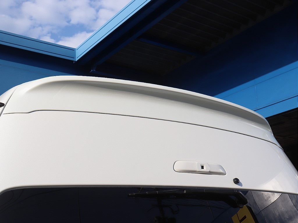 リアビューを引き締めるリアスポイラー装着！