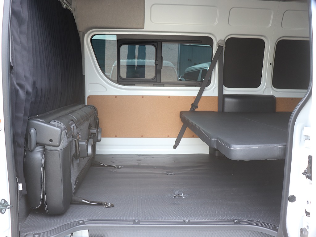 2列目シートを倒す事によってより広いスペースを確保できます