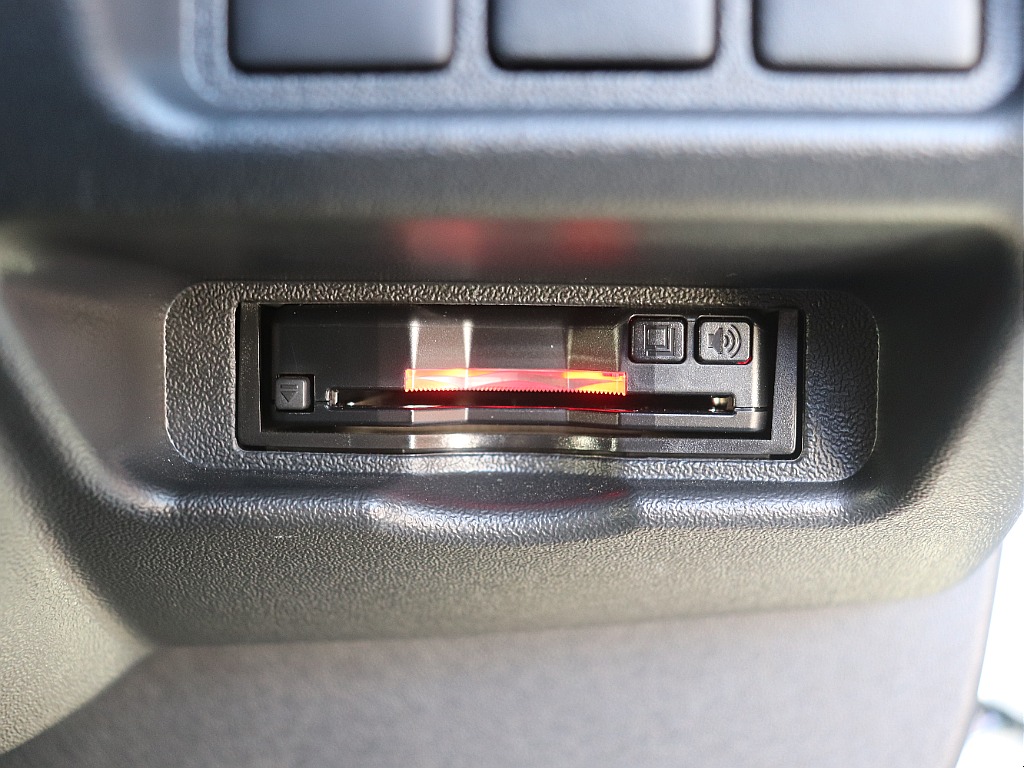 ハイウェイドライブの必需品ビルトインETC完備！セットアップ完了後お引渡しさせていただきます。