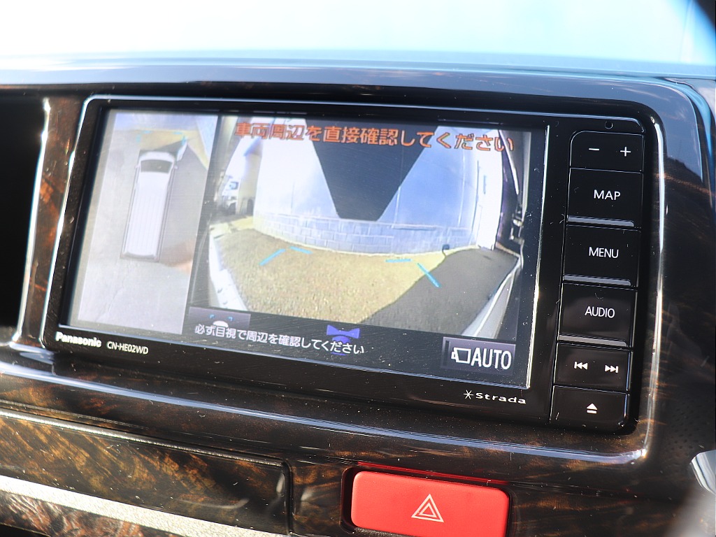 バックカメラで駐車時も安心♪