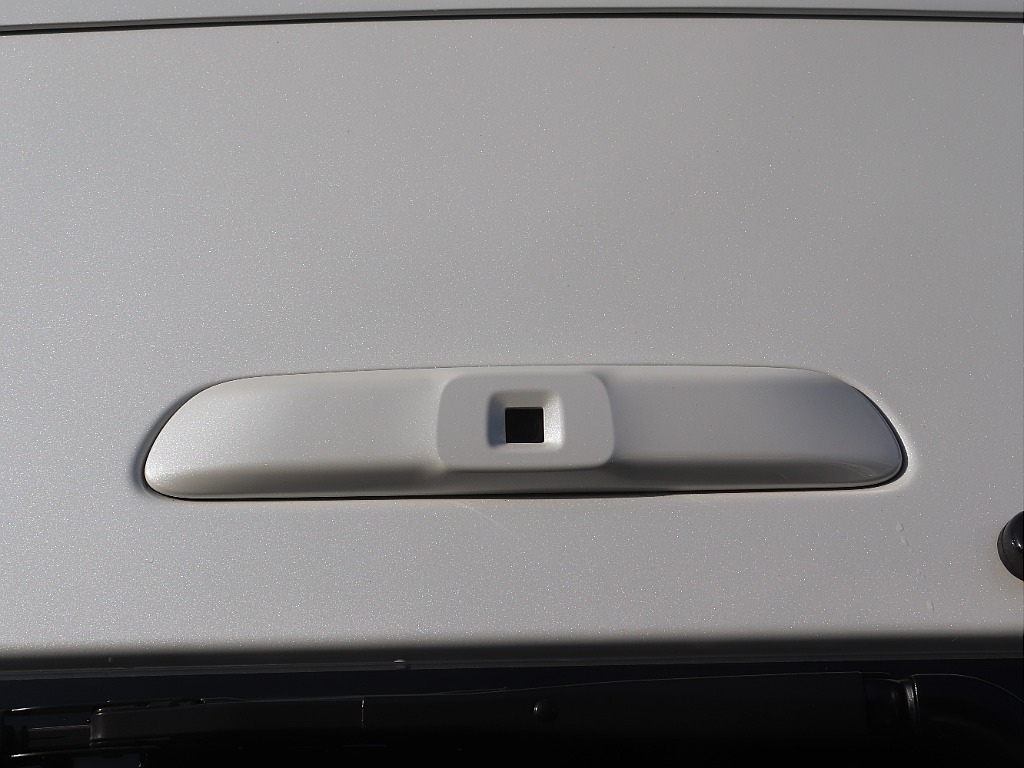 ハイエースの事なら専門店のフレックス福岡店へ！　現金を減らしにくいローン購入や、経費が使える法人様にぴったりのリースなどハイエースライフを始めるお手伝いをいたします！