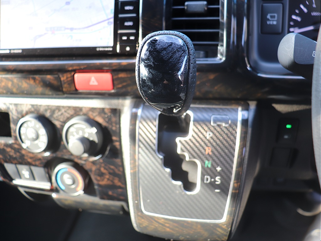 ハイエースの事なら専門店のフレックス福岡店へ！　現金を減らしにくいローン購入や、経費が使える法人様にぴったりのリースなどハイエースライフを始めるお手伝いをいたします！