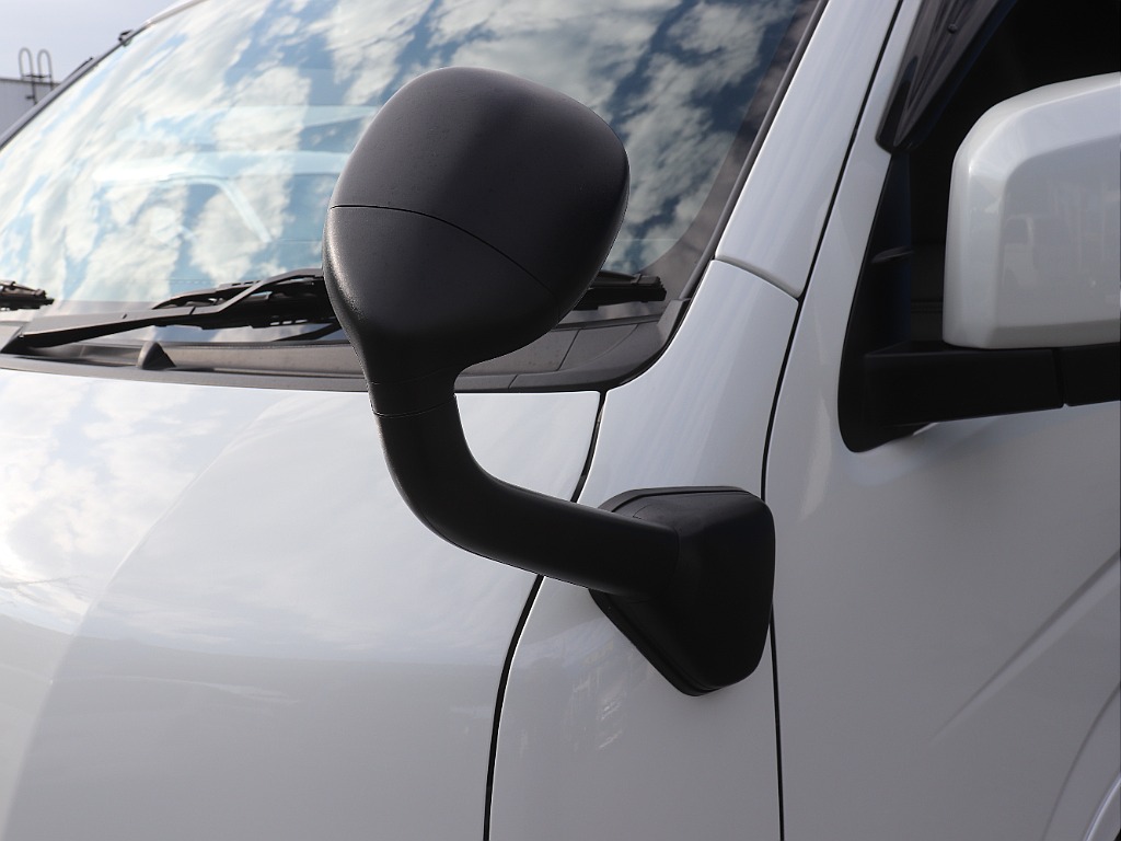 ハイエースの事なら専門店のフレックス福岡店へ！　現金を減らしにくいローン購入や、経費が使える法人様にぴったりのリースなどハイエースライフを始めるお手伝いをいたします！