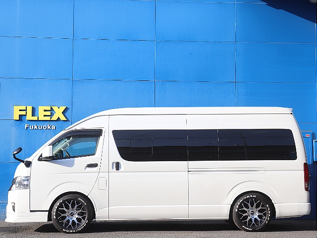 ベッドキット装着で車中泊仕様にも