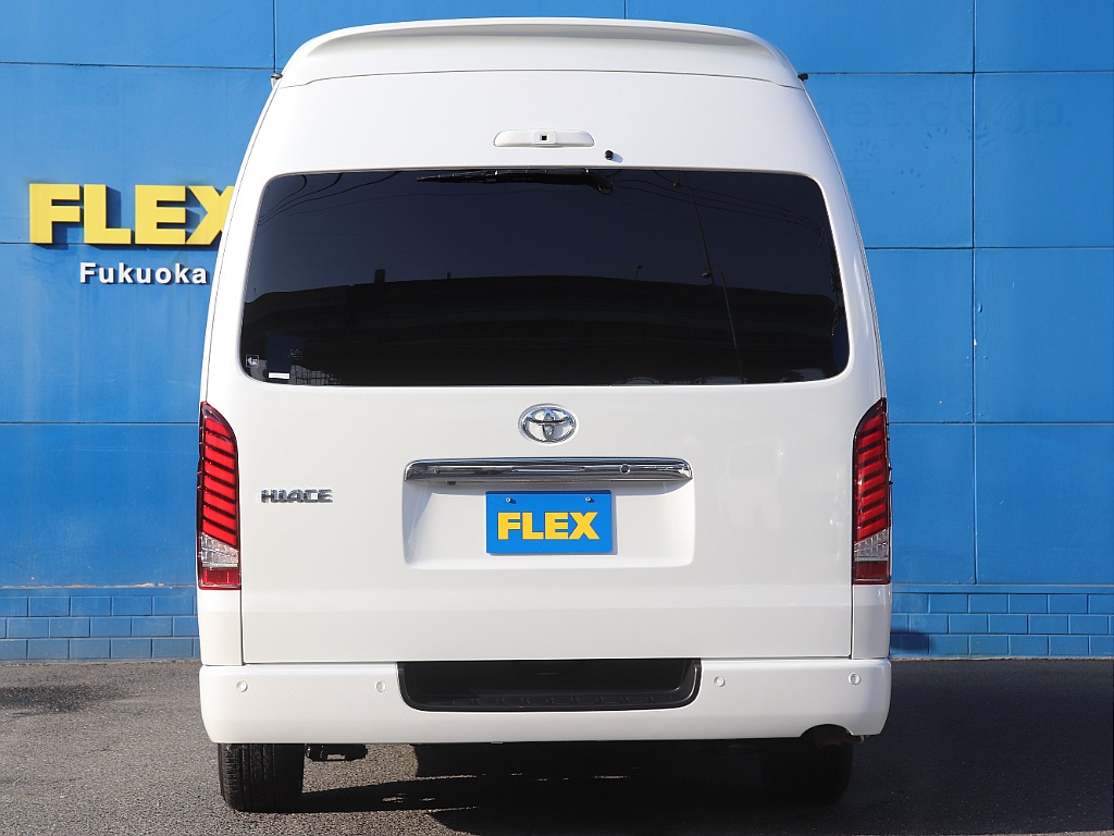R4年低走行ハイエース！カスタム多数完備