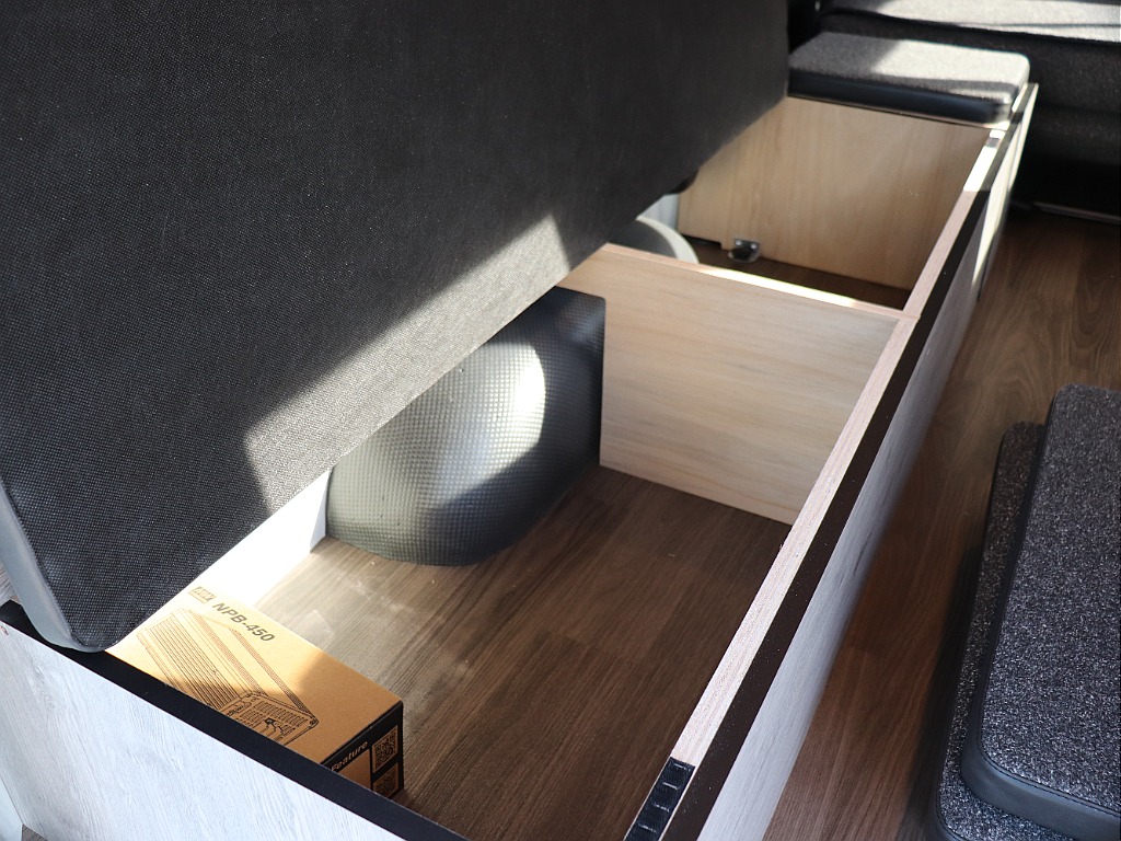 トヨタ ハイエースバン(17枚目)