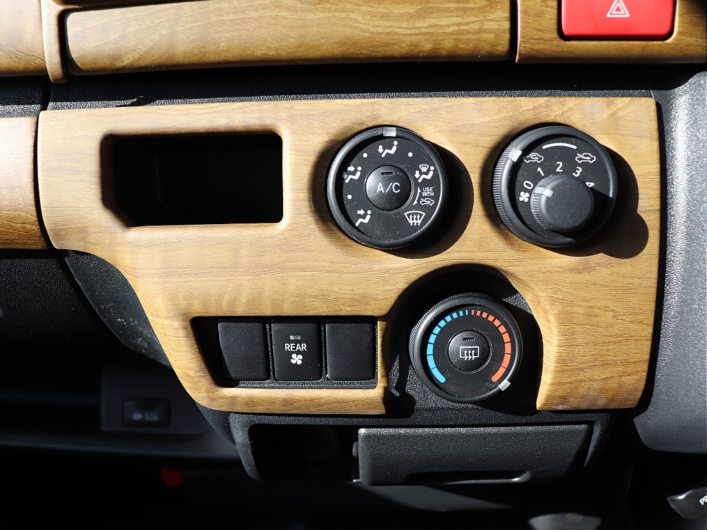 トヨタ ハイエースバン(32枚目)