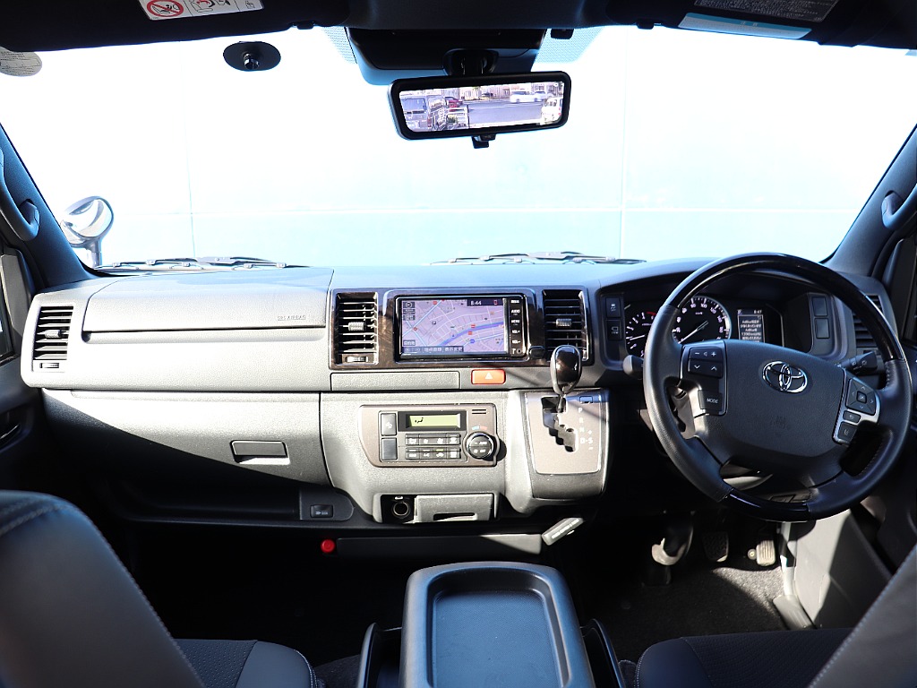 トヨタ ハイエースバン(2枚目)