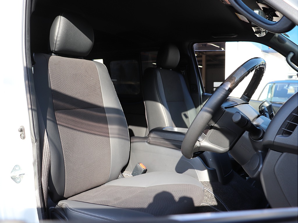 トヨタ ハイエースバン(15枚目)