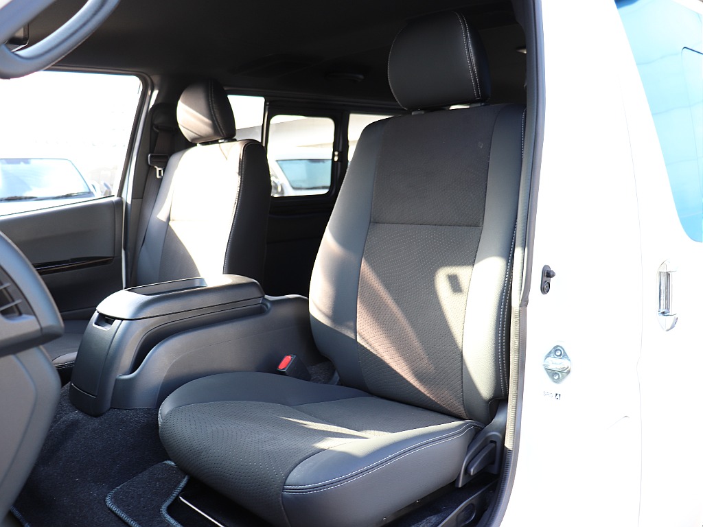 トヨタ ハイエースバン(16枚目)