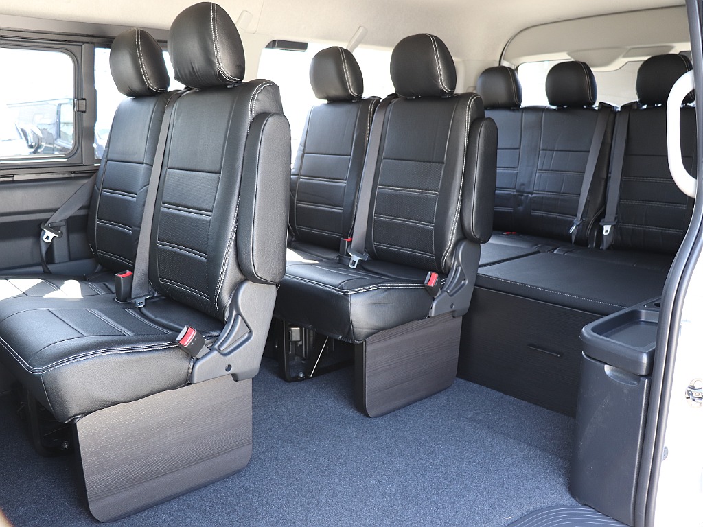 大人数でもゆったり乗れる10人乗り！家族のお出かけや送迎、仕事にも大活躍！